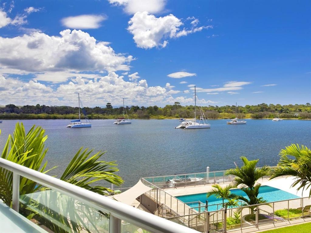 Noosa Shores Resort Exterior photo
